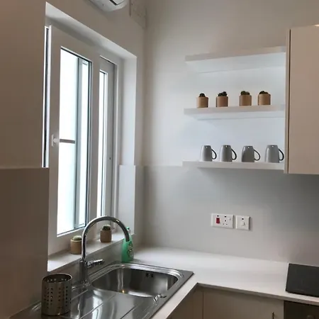 The Three Trees Apartment *