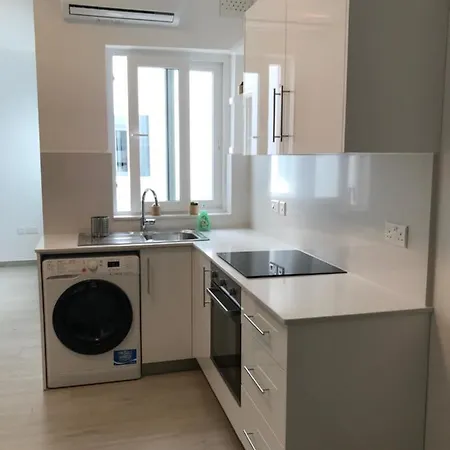 The Three Trees Apartment *