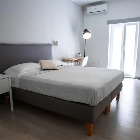 The Three Trees Apartment *