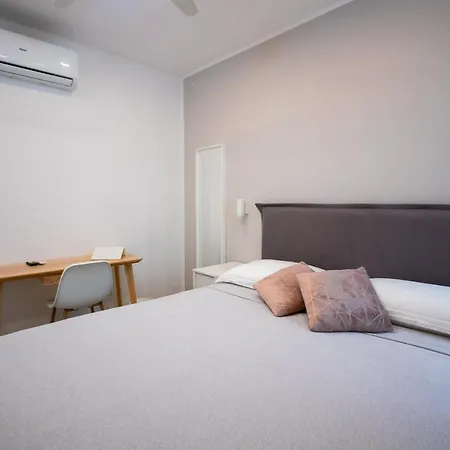 The Three Trees Apartment *