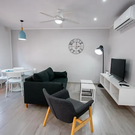 The Three Trees Apartment *