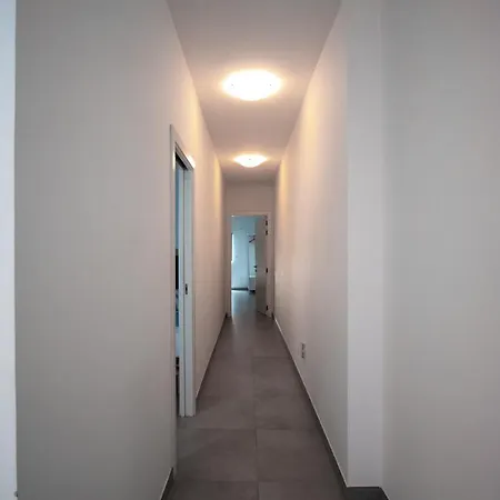 The Three Trees Apartment